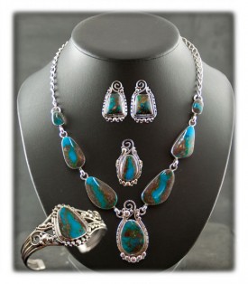 Bisbee Turquoise Necklace Set