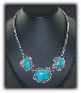 Bisbee Turquoise Necklace - three stone