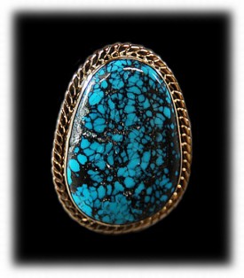 Blue Wind Spiderweb Turquoise in a gold ring