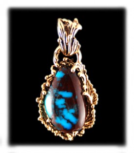 Fine Quality Bisbee Turquoise in  14ky  Gold 